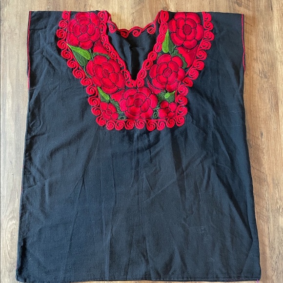 Embroidered vneck - Picture 2 of 2